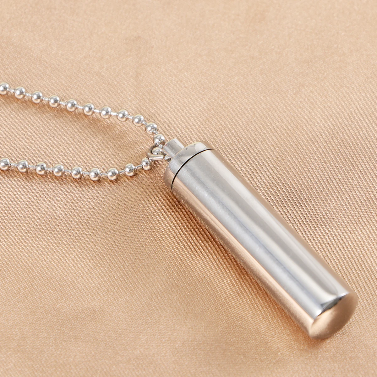 

Stainless Steel Cylinder Pendant Necklace Durable Silver Memorial Keepsake Pill Case Holder Urn Pendant Stainless Steel Necklace