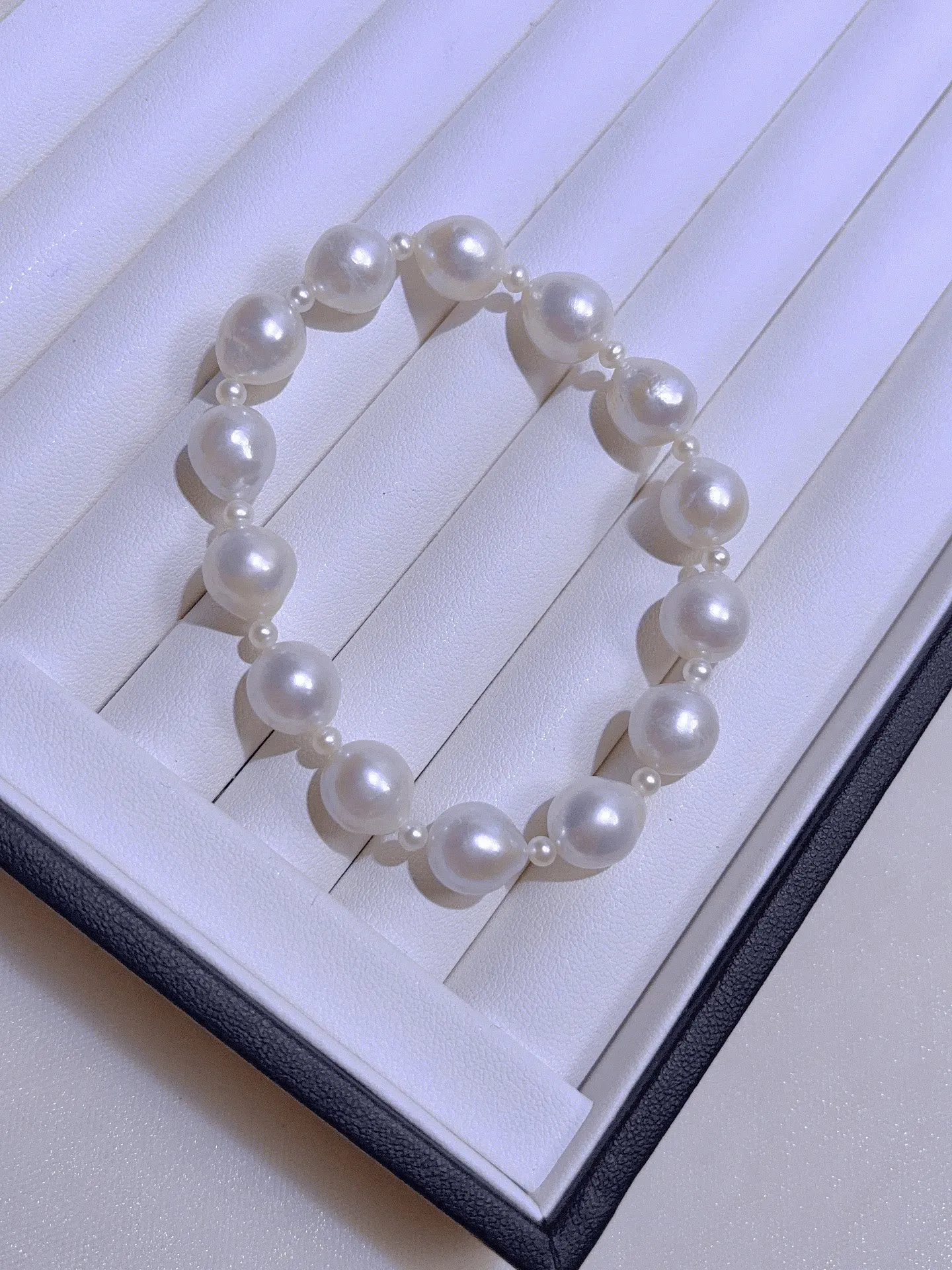 New Pearl Bracelet Natural South Sea White Baroque Elastic Closed End Bracelet 18cm