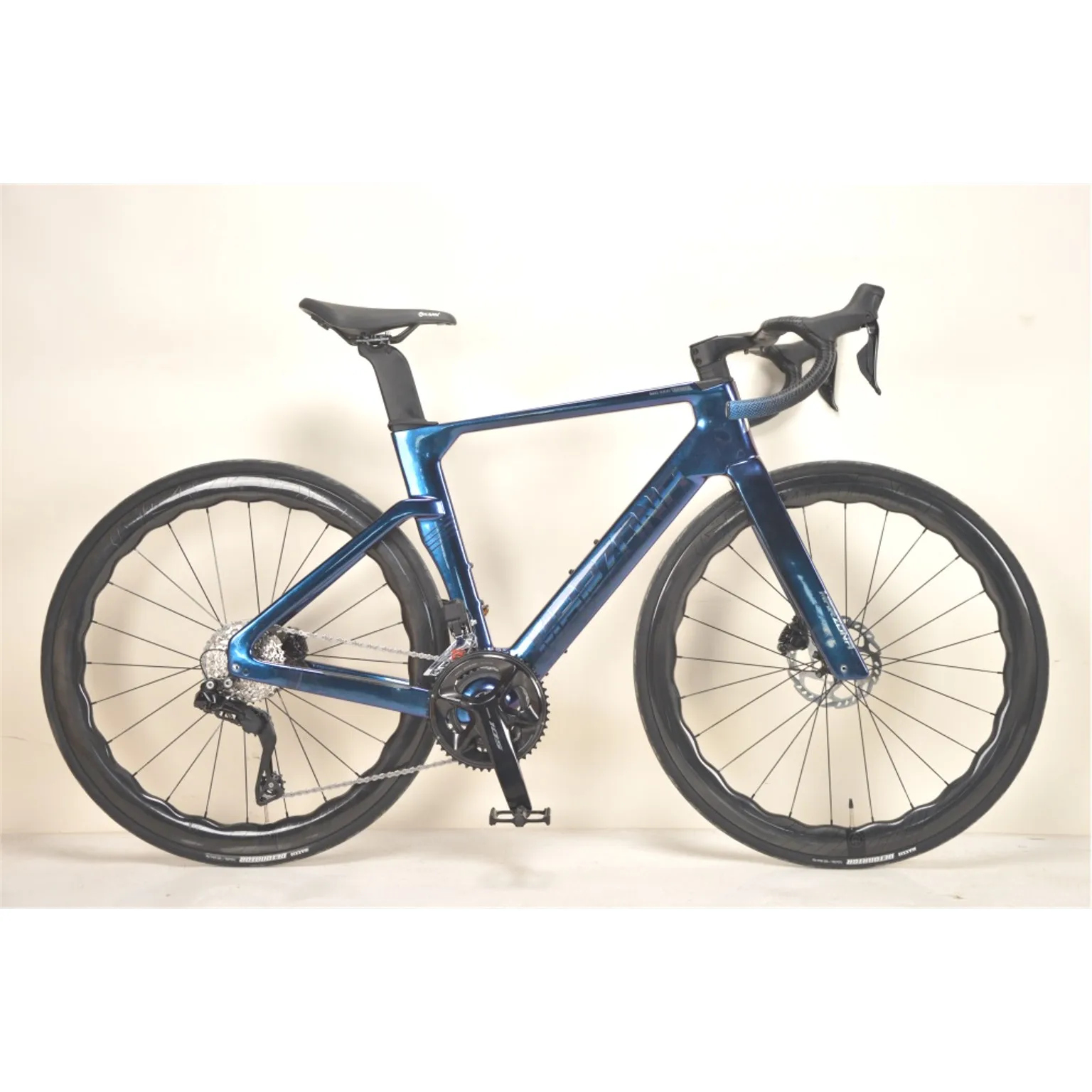 

2*12 Speed 700C Carbon Fiber Road Bicycle Racing Bike With Hydraulic Braking System Alloy Pedal Carbon Fiber Fork
