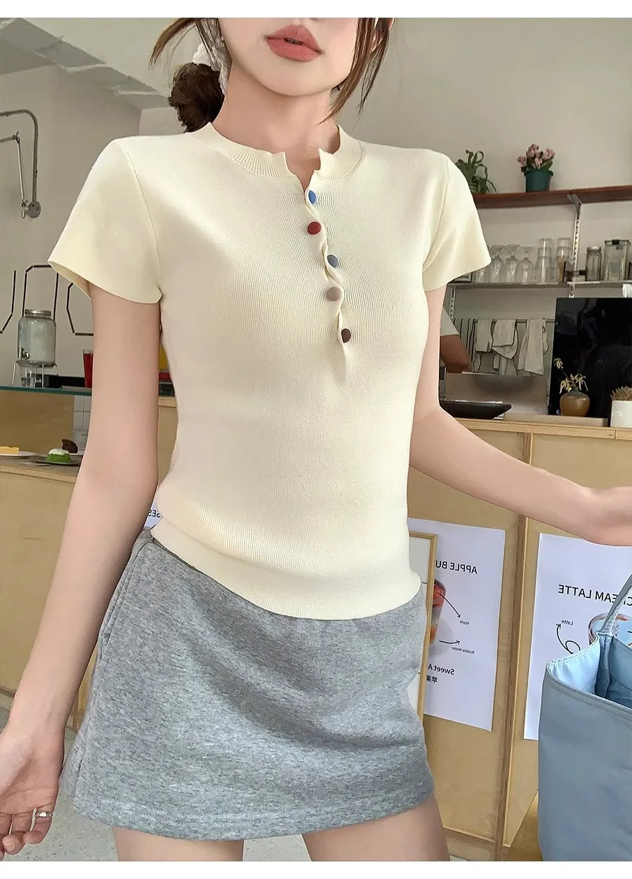 2026 Sommer Dopamin Bunte Knöpfe T-Shirt Schmal Geschnitten Kurzarm Damen T-Shirt Trendiges Figur-Schmeichelndes Klein-Blau Strick-Oberteil – Detail 14
