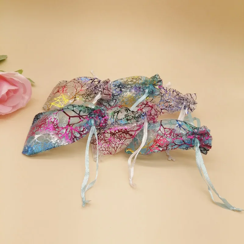 

500 шт. красочные коралловые полосатые украшения, сумки из органзы на шнурке, подарочная упаковка, сумки-саше, сувениры для вечеринок, свадебные витрины