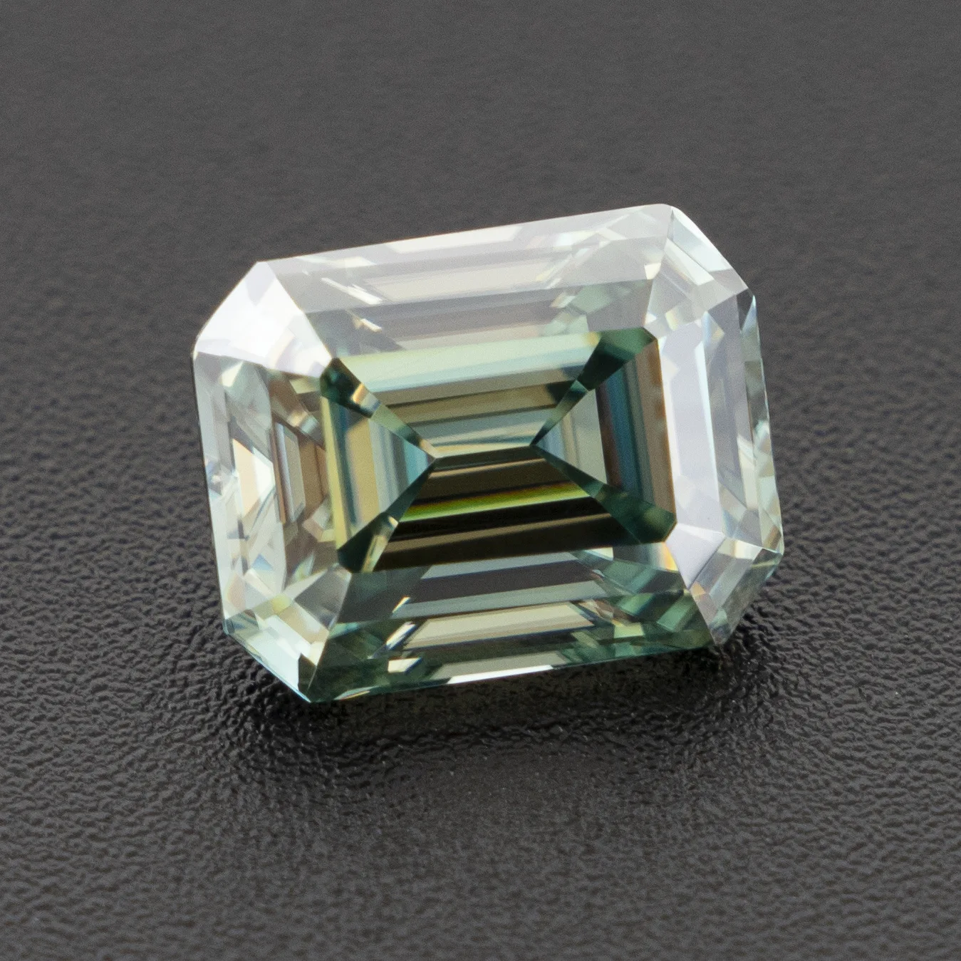

1PC/Lot Hot Sale Yellow Green Moissanite Emerald Cut VVS1Moissanite For DIY Ring