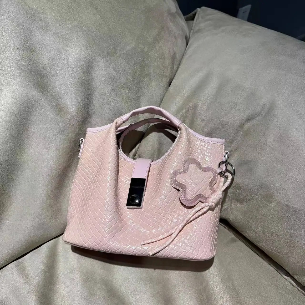 

2025 Women's New Arrival Retro Bucket Bag - College Style, Casual Shoulder/Crossbody, Large Capacity & Simple Versatile