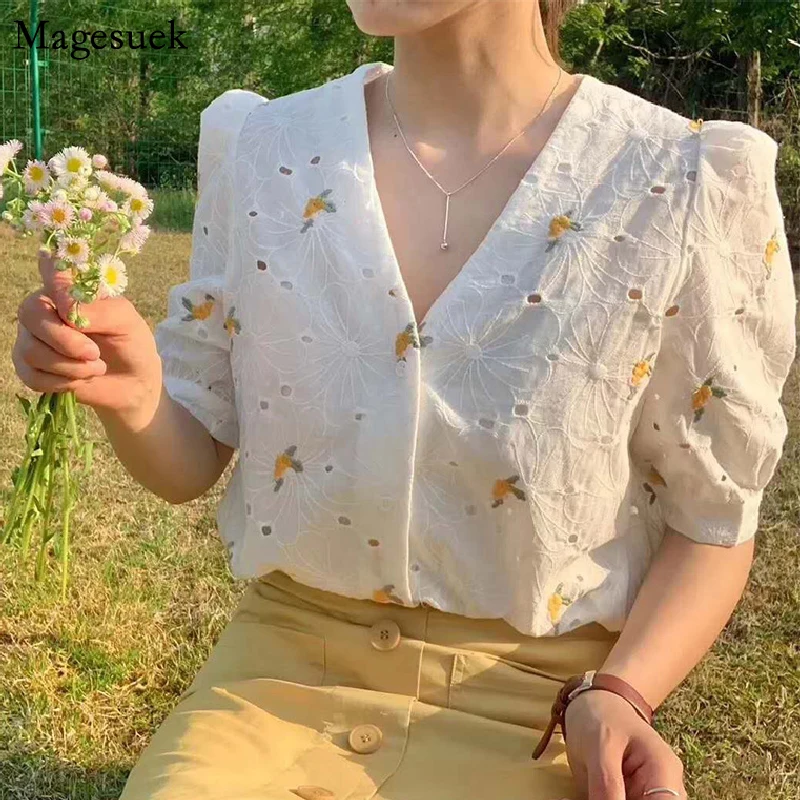 

Summer New V-neck Embroidery Floral Shirt Women Korean Puff Short Sleeve Loose Ladies Blouse Sweet Hollow Out Women Tops 15171