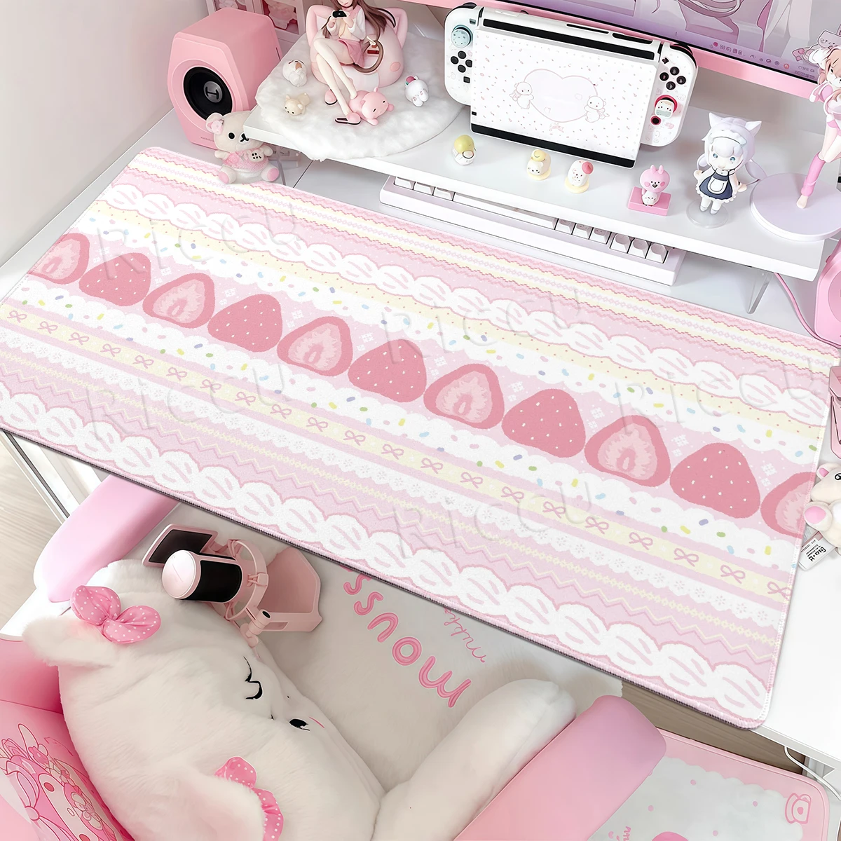 Hot Selling Pink Cute Strawberry Rubber Playmats Washable New Gaming Professional Keyboard Decor Mat For Girls Hearts Office Rug