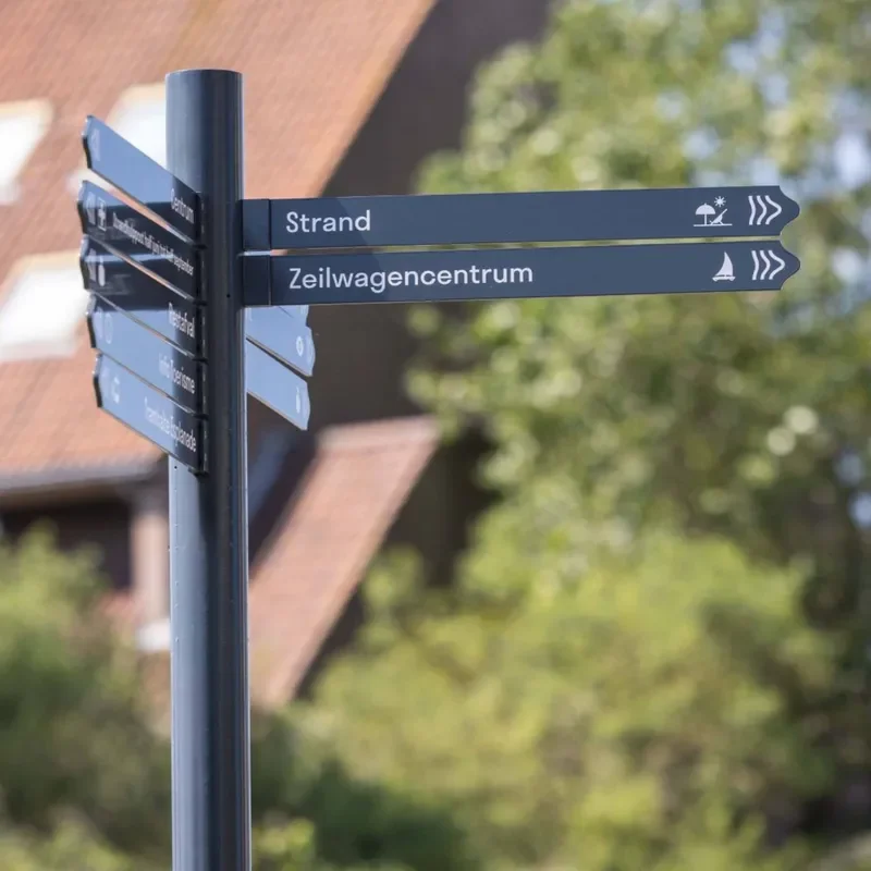 Pole Mount LED Wayfinding Lightbox with Aluminum Frame for Tourist Attraction Entrance Site Guide Signage (Customizable)