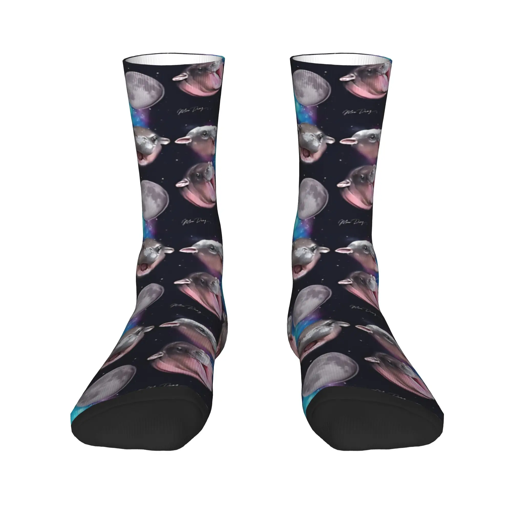 Men's Socks Moo Deng Howl At The Moon  Stockings Anti Sweat Medium Soft Socks Autumn Fashion Pattern Climbing Socks