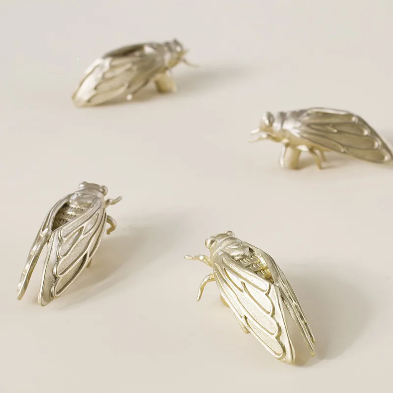 

Brass Cicada-shaped Knob Nordic Luxury Wardrobe Kitchen Cabinet Cabinet Door Handle Drawer Handle and Konbs Furniture Hardware