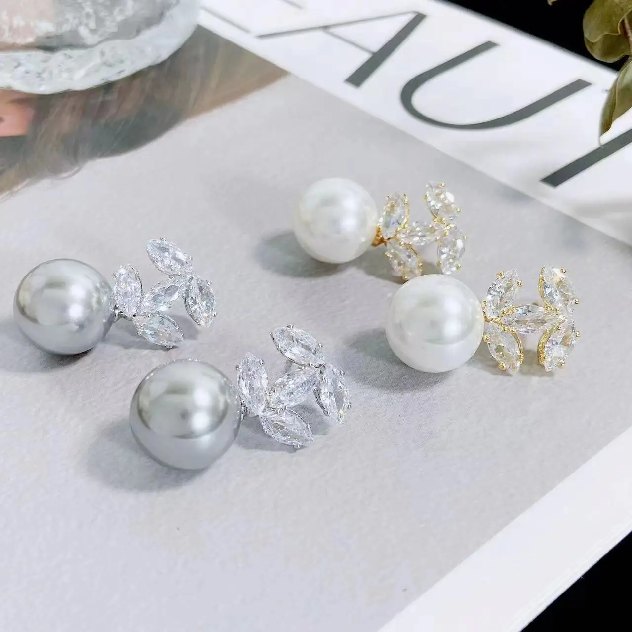 موضة جديدة أقراط متدلية من اللؤلؤ للنساء أقراط خفيفة فاخرة فريدة من نوعها 2026 وصول الخريف/الشتاء ديكور الأذن Aretes De Mujer