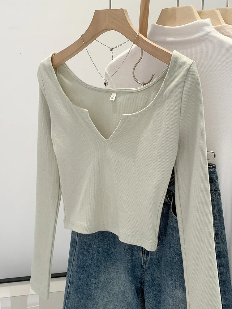 Elegant V-Neck Long Sleeve Women's Base Shirt Threaded Trendy Inner Wear T-Shirt Short Top for Autumn 2026 Casual Style Pure ...