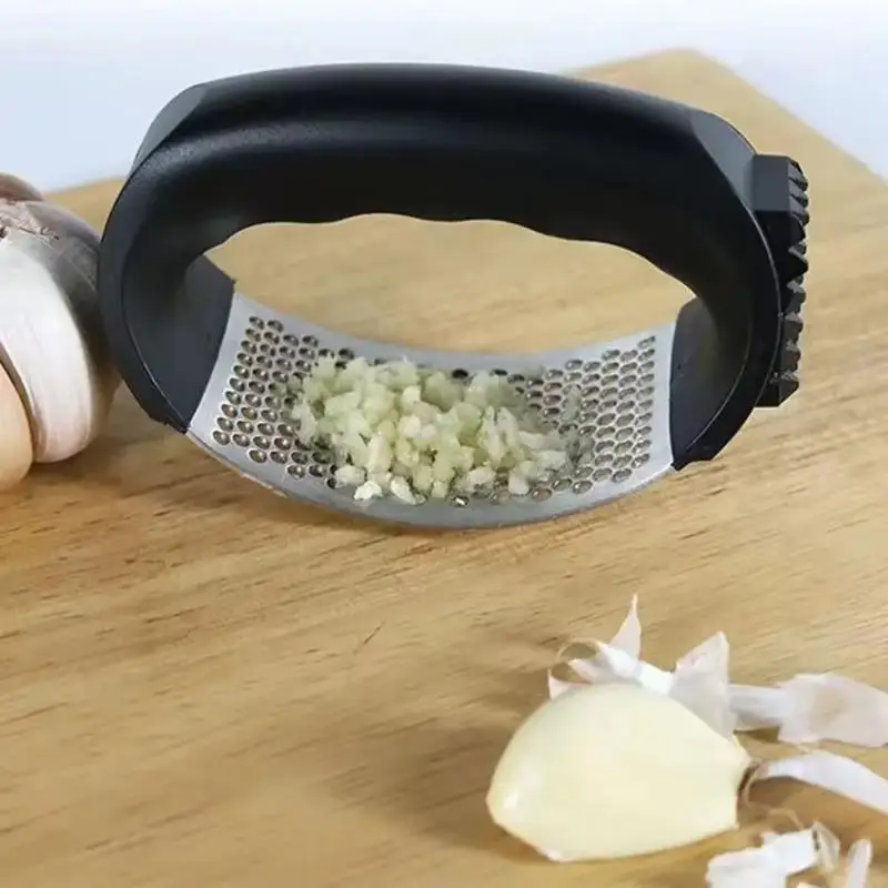 Garlic Press Rocker Heavy Duty Steel Garlic Mincer Crusher Ergonomic Curved Design Easy Press for Restaurant Home Kitchen Use