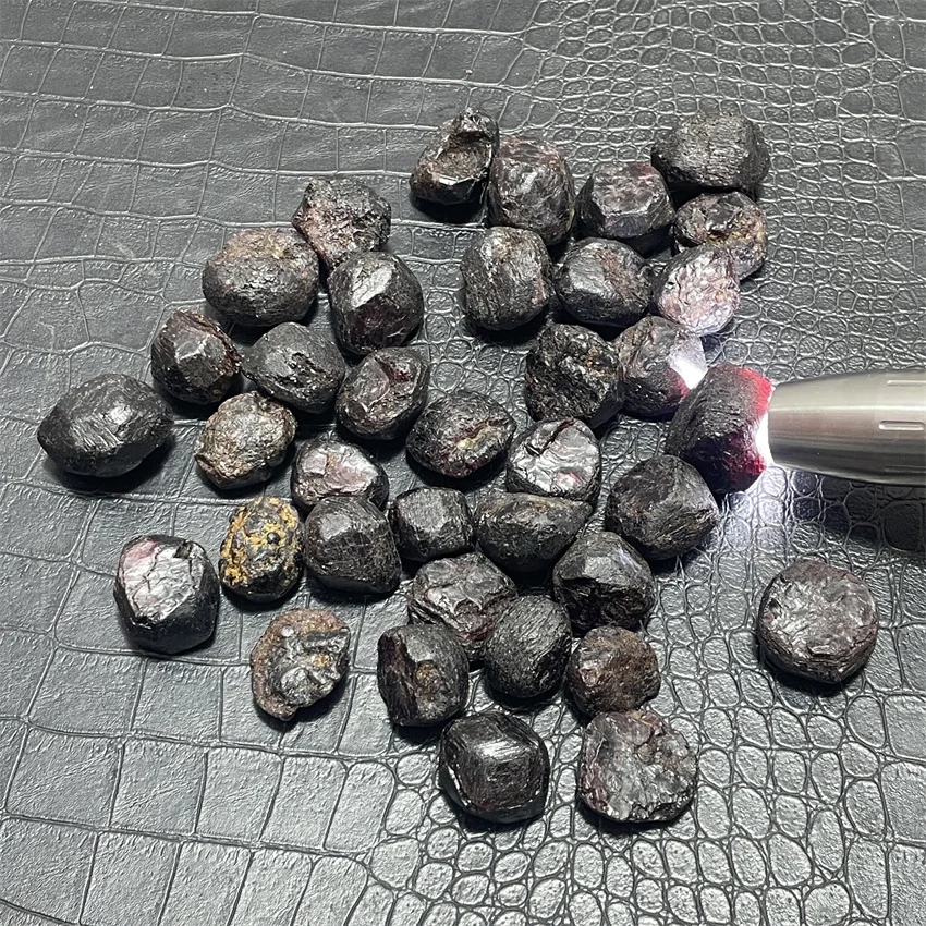 

1 кг натуральный красный гранат, оригинальный кварцевый кристалл, драгоценный камень, минеральный образец, рейки, целебный камень, домашний декор, счастливый энергетический камень, подарок