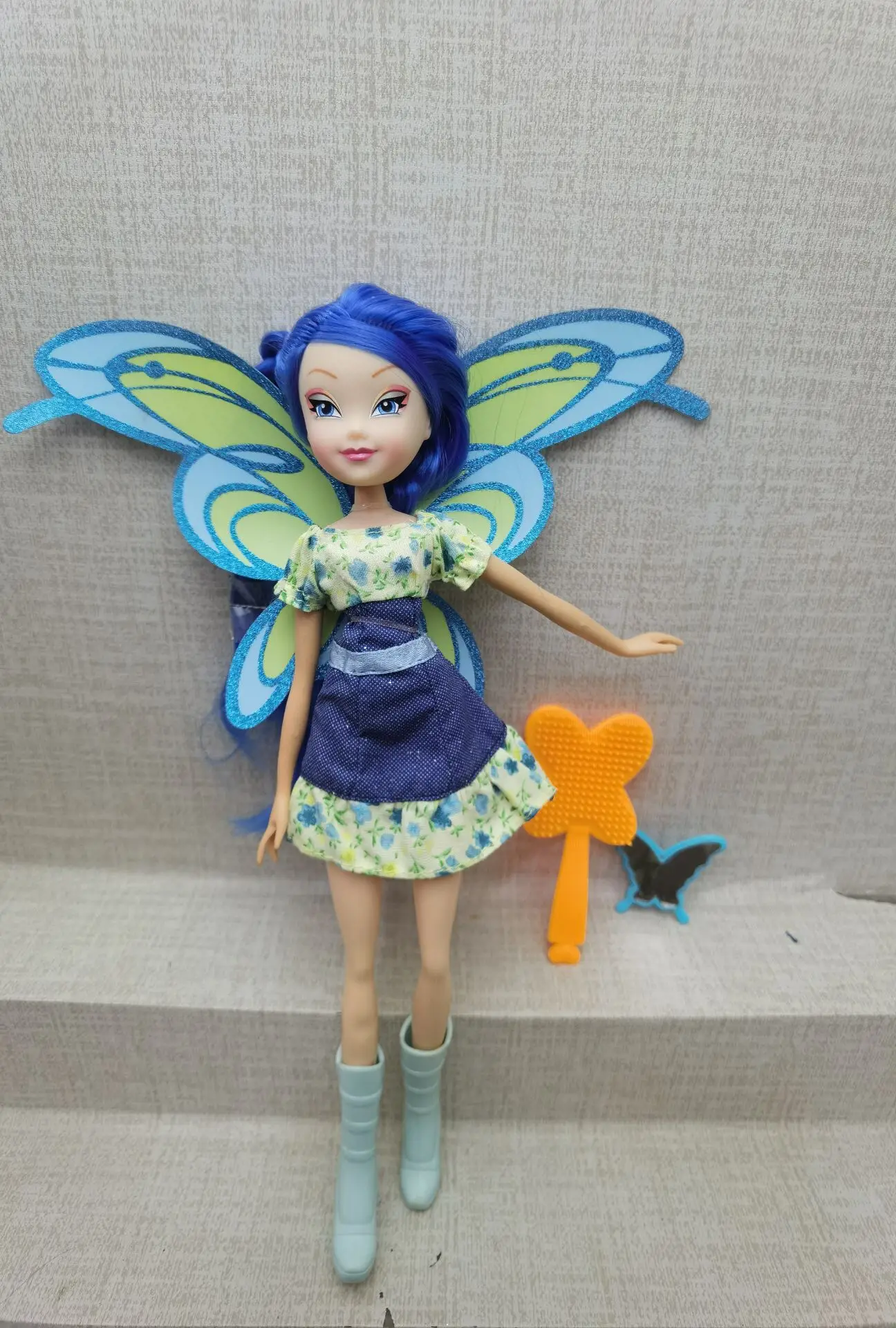 الأصلي جميل الأزرق الشعر فتاة ملونة فتاة عمل أرقام الدمى مع فوز ملحقات الجسم مع رئيس اللعب اكسسوارات الاطفال اللعب