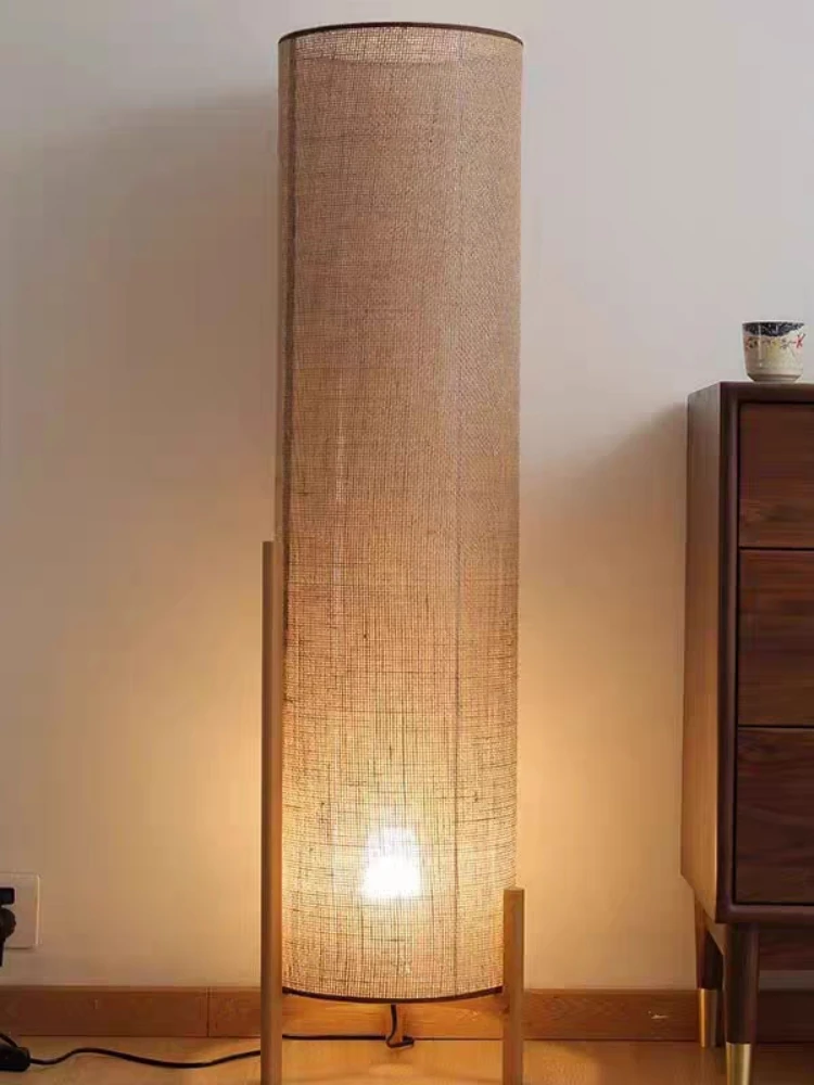 Japanische Retro-Stehlampe aus Massivholz im Wabi-Sabi-Stil, Wohnzimmer-Ecklampe für Schlafzimmer, Nachttischlampe, Vintage-Leinen-Stehleuchte