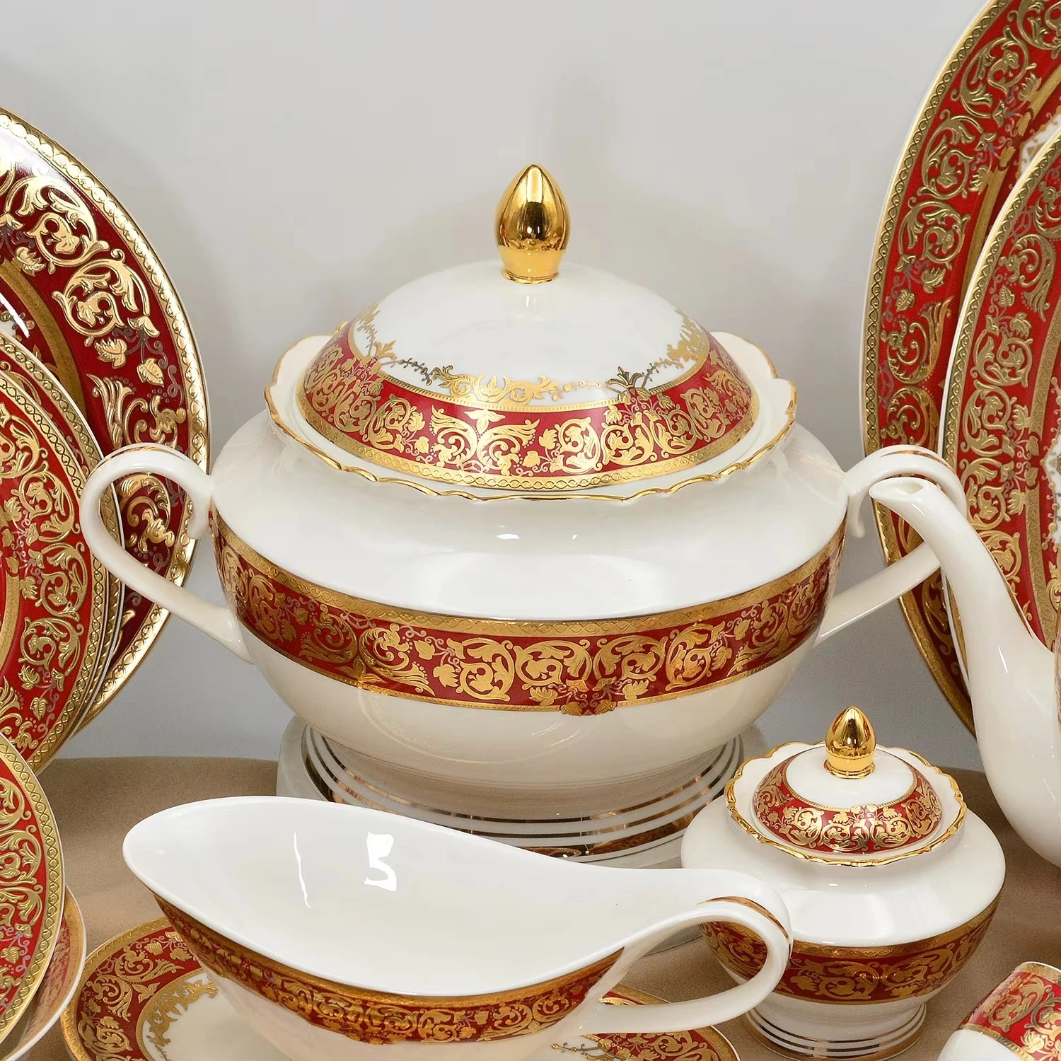 98 Royal Style Embossed Gold Red Tableware Set for 12 People Exquisite Porcelain Deluxe Plate And Bowl Set