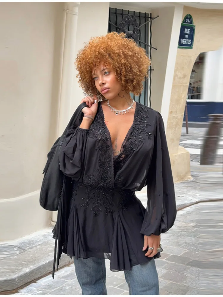 Abito da donna sexy chic in pizzo con scollo a V, minigonna a pieghe a maniche lunghe a vita alta, nuovo versatile abbigliamento da pendolare da strada