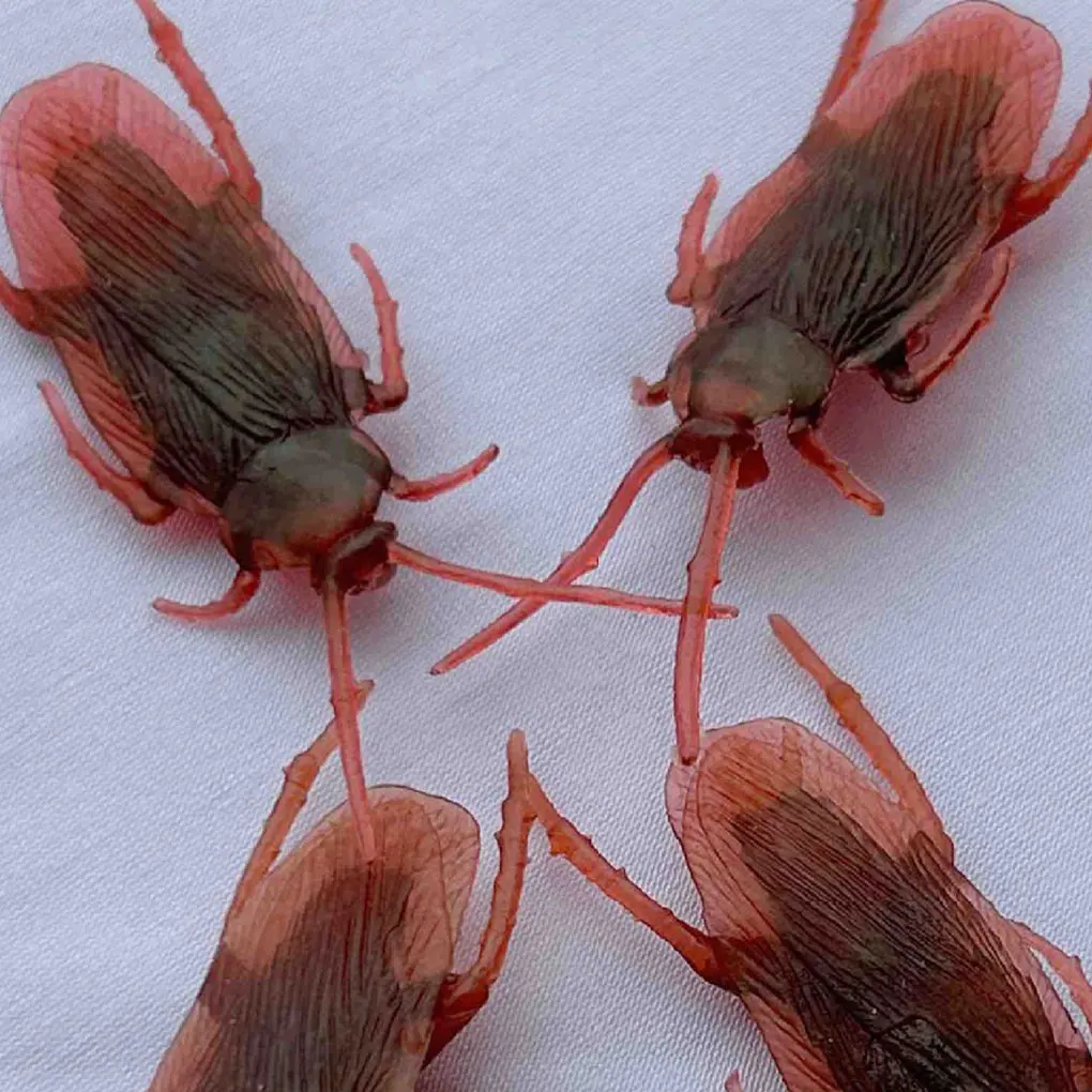 思い出や瞬間、休日、ハロウィーンのいたずらセットを作るためのおもちゃのいたずら用品キット