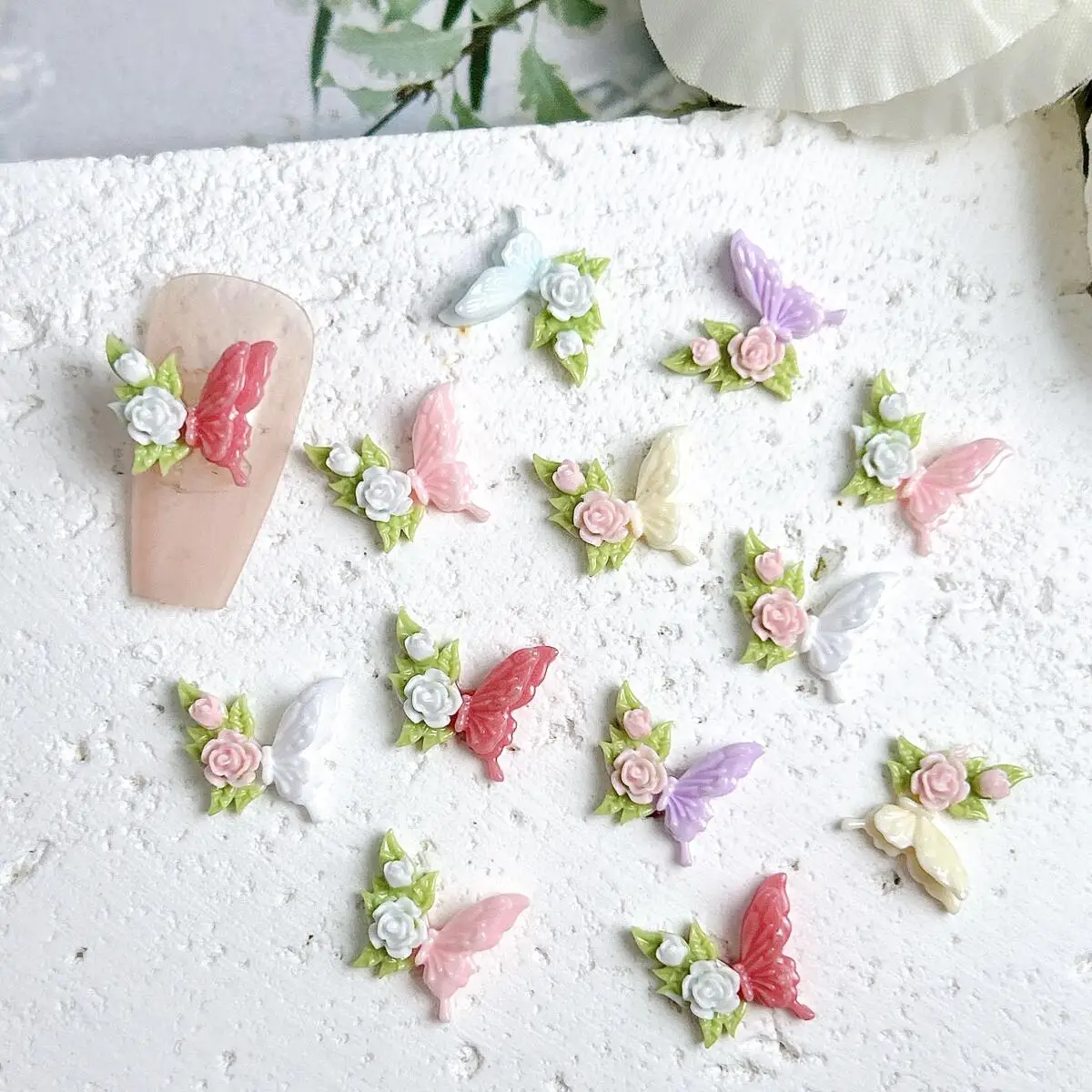 

30PCS Luminous Novel Butterfly Resin Nail Charms Creative Colorful Leaf Flower Butterfly Nail Art Decorations DIY Hairpin Nails