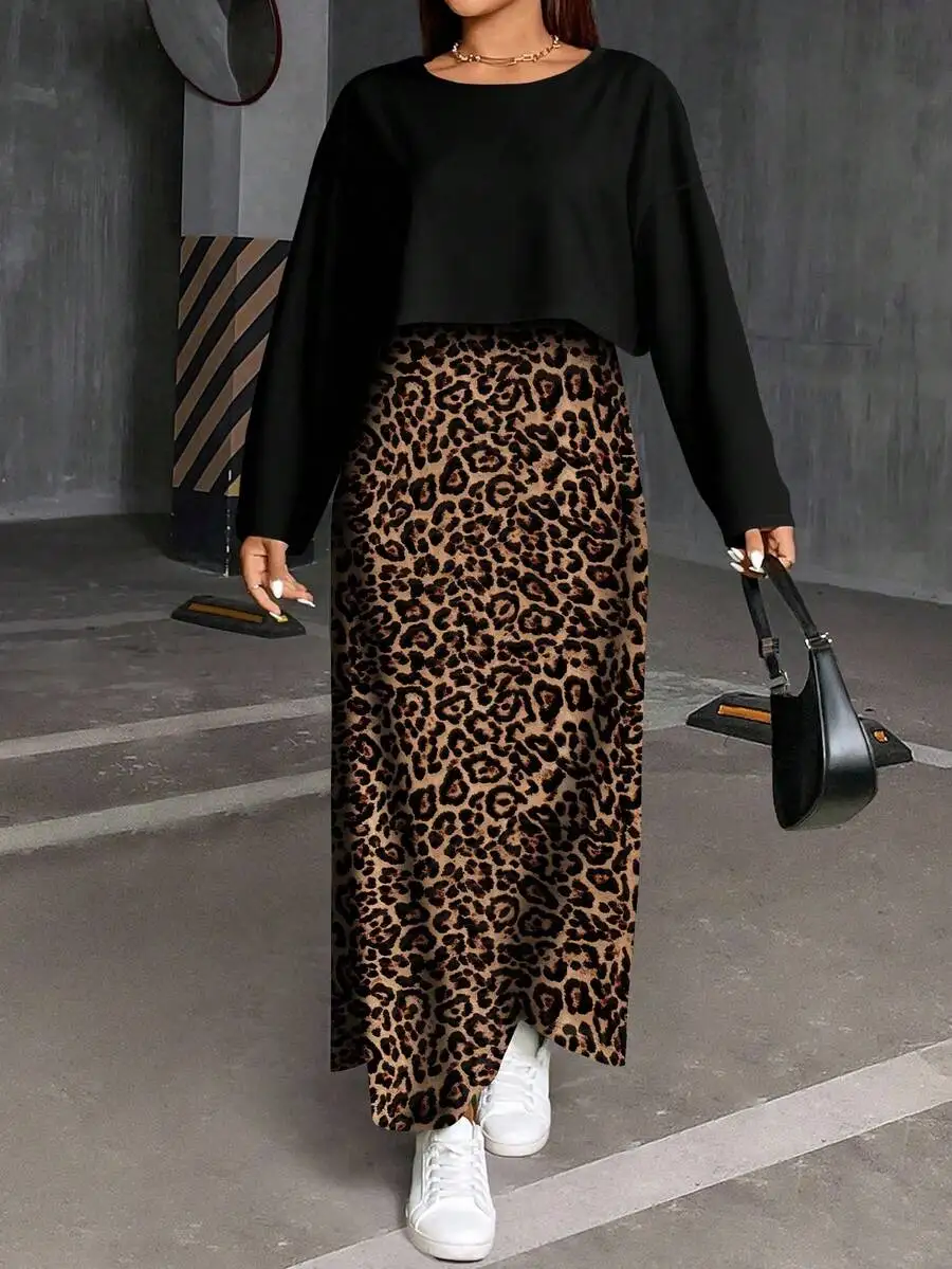 

Комплект: юбка миди с леопардовым принтом и разрезом, а также укороченный топ с длинными рукавами