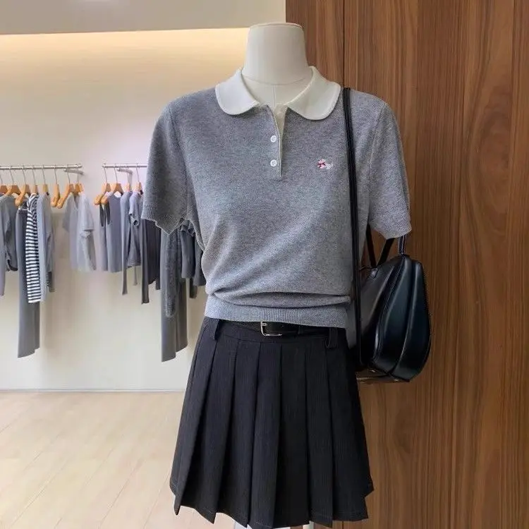 

Korean Sle ort Sve Knitted T-irt ey Doll Collar Embroidered Summer Faionable Youthful oulder Length Top for Women