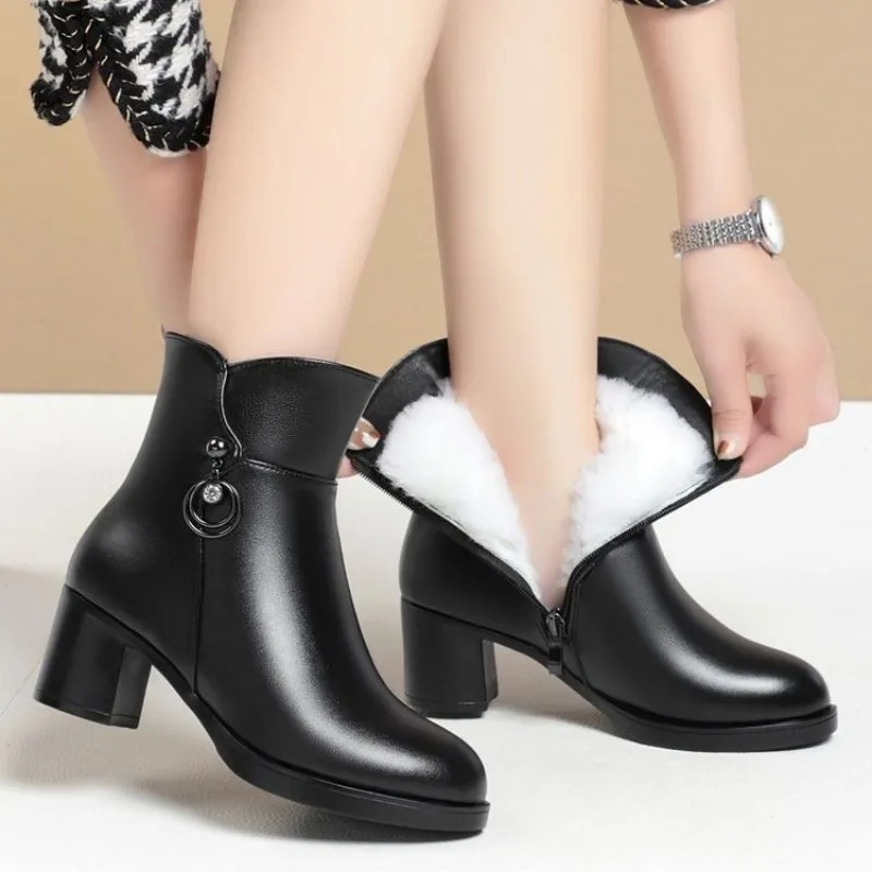 

2025Winter Women's Boots Fashion Casual Leather Boots Luxury Pointed Thick Heel Ankle Boots for Women Plush Warm Snow Boot Botas