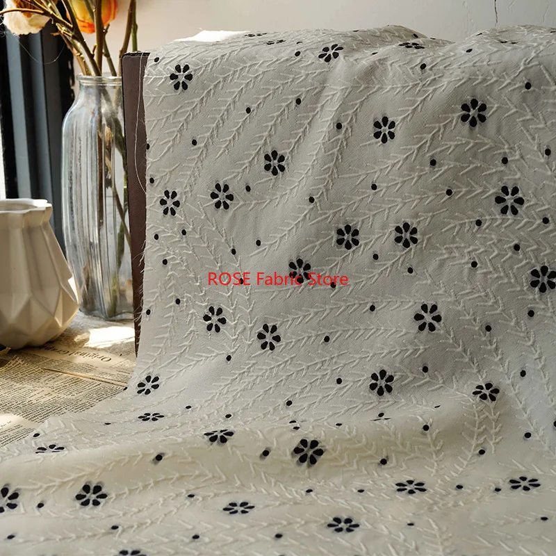 1-メートル-ベージュ-小さな黒の花柄ジャカード糸染め生地-春と夏の女性のドレス装飾生地