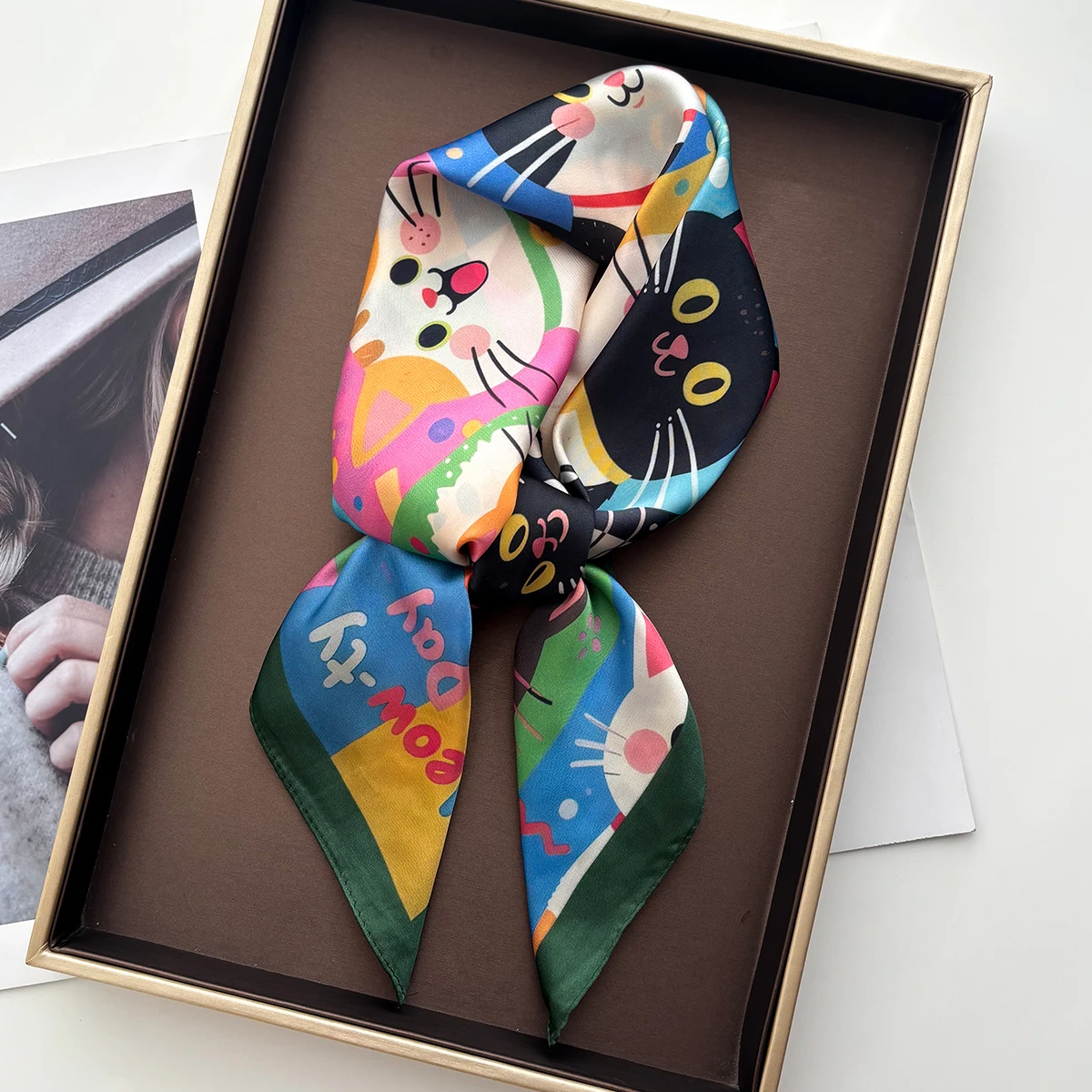 Bufanda cuadrada de seda de imitación para mujer, accesorios de moda con estampado de gato Animal, diadema, pañuelo para el cuello