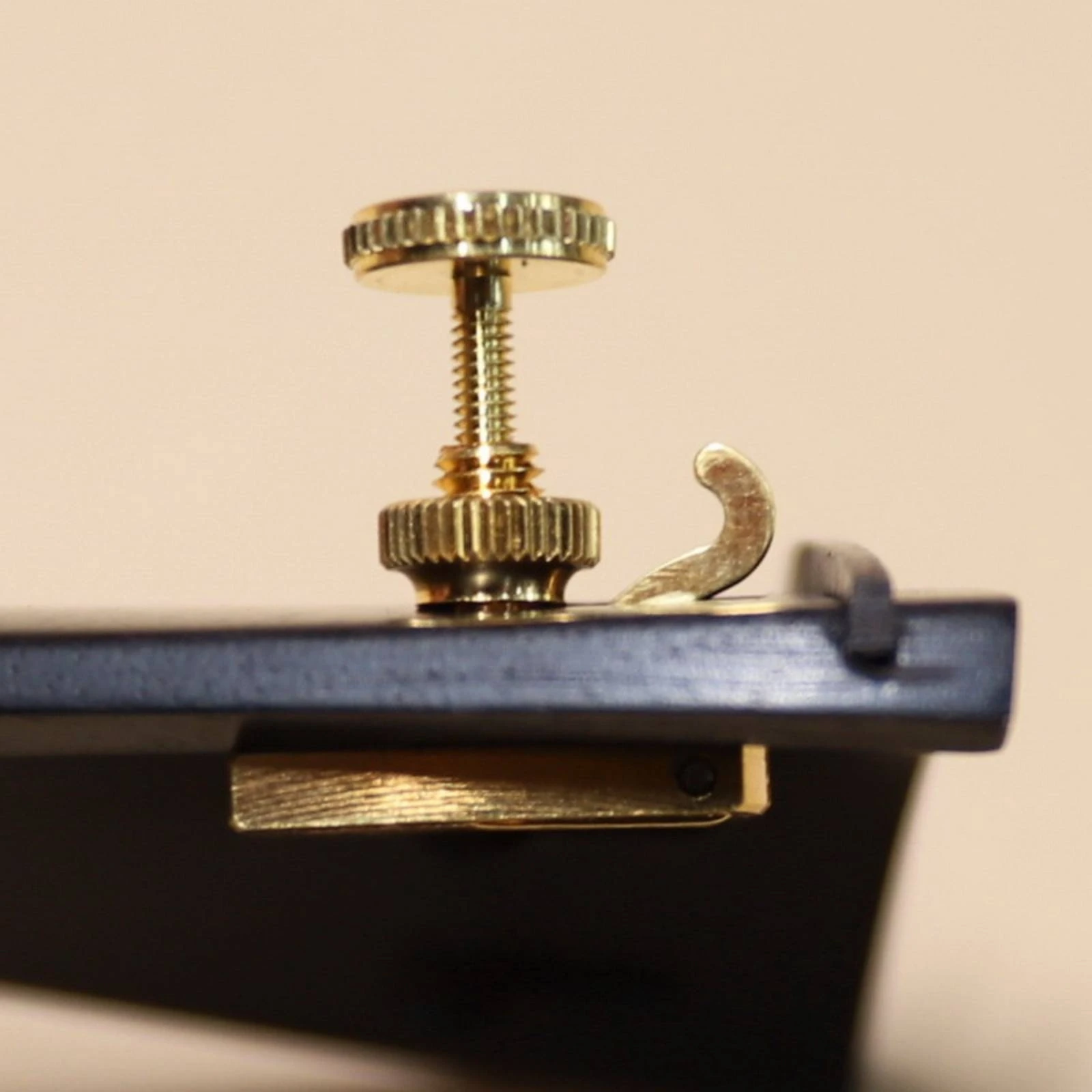 Violin Fine Tuner Sensitive Fine Tuner with Hook Violin String Adjuster Metal Long-Lasting for Violinists