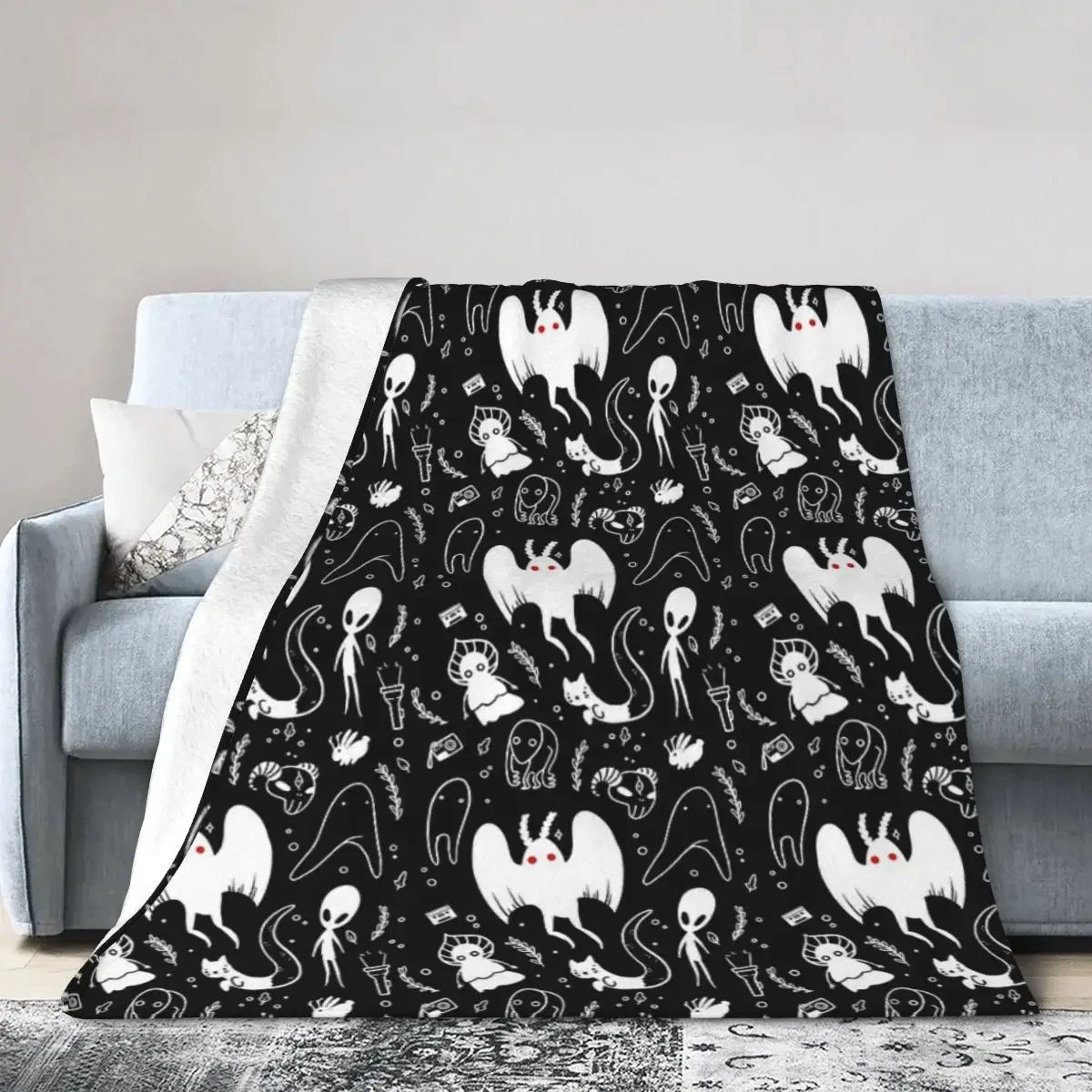 

Cryptids In Black Blanket Soft Warm Flannel Throw Blanket Cover for Bed Living room Picnic Travel Home Sofa