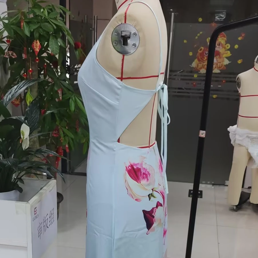 2025 Abito lungo estivo elegante da donna senza maniche con stampa floreale Abito da spiaggia con cinturino per spaghetti con allacciatura sul retro