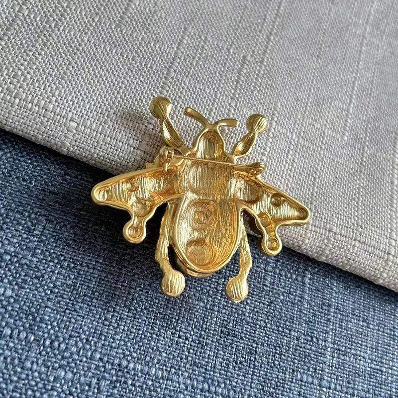 Vintage Heavy color diamond Light luxury everything Hornet brooch for  Banquet Jewelry Accessories Birthday Gift for Women