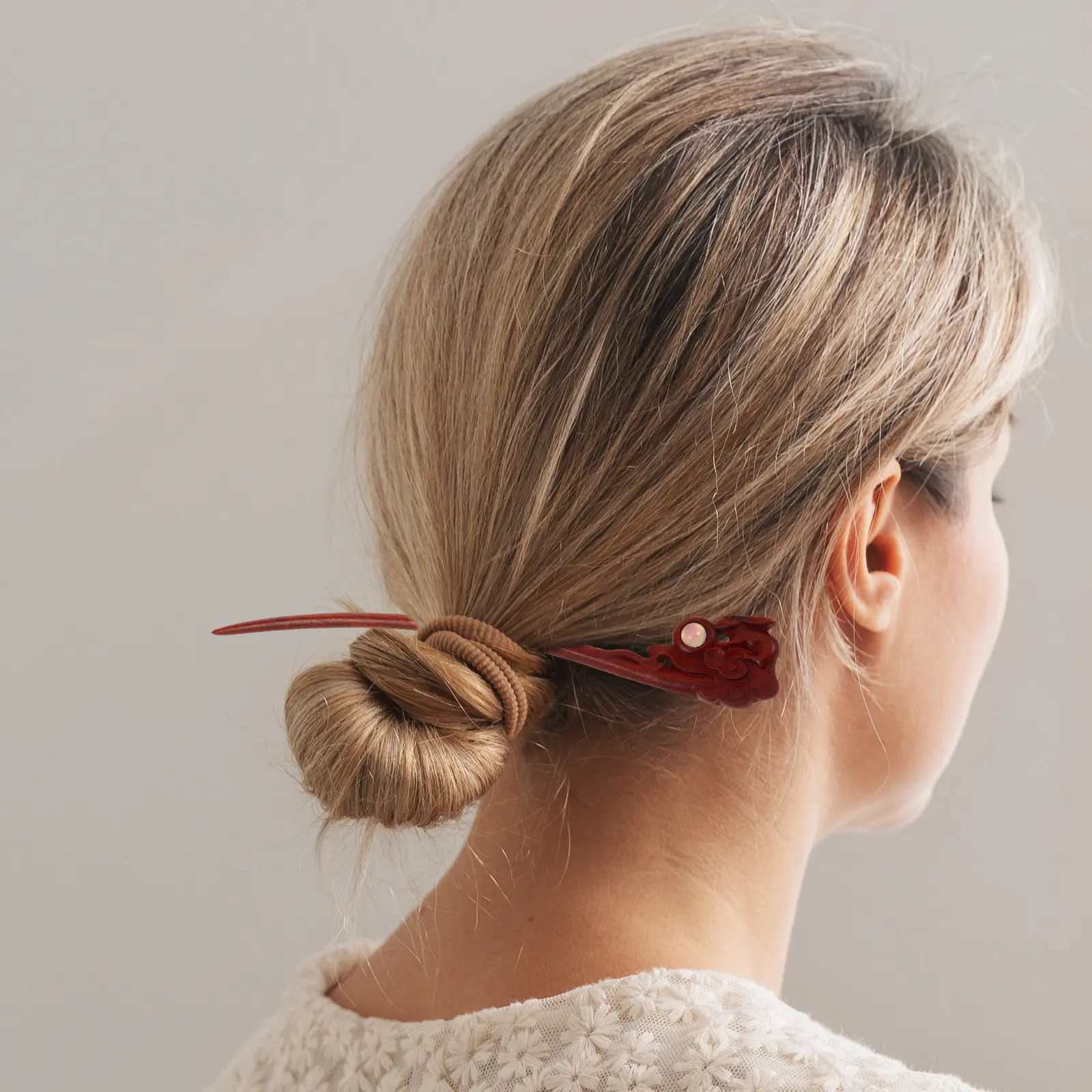 

Vintage Wood Hair Stick for Long Hair Elegant Red Sandalwood Chinese Hairpin Secure Bun Holder Natural Fragrance Hairstyling
