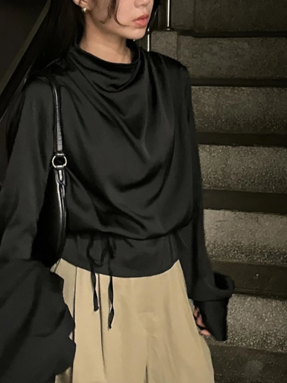 エレガントな早春のハイカラー長袖レディースシャツ痩身ウエストタイベースレイヤーホワイトトップ韓国スタイルバブルスリーブ