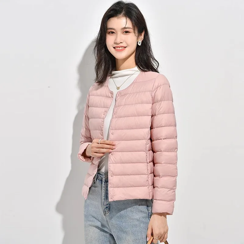 เสื้อแจ็คเก็ตขนเป็ดน้ำหนักเบาแบบใหม่ของ UMI MAO สำหรับผู้หญิง สไตล์สั้น ใส่เป็นเสื้อตัวในหรือตัวนอก ซับในแบบไม่มีปก น้ำหนักเบา