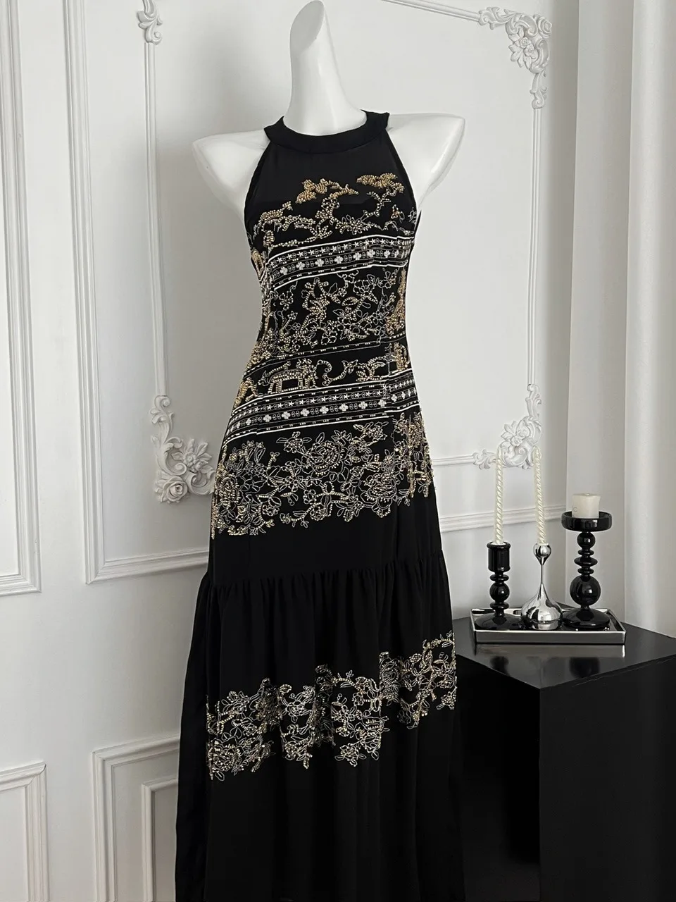 Ele Retro Embroider…