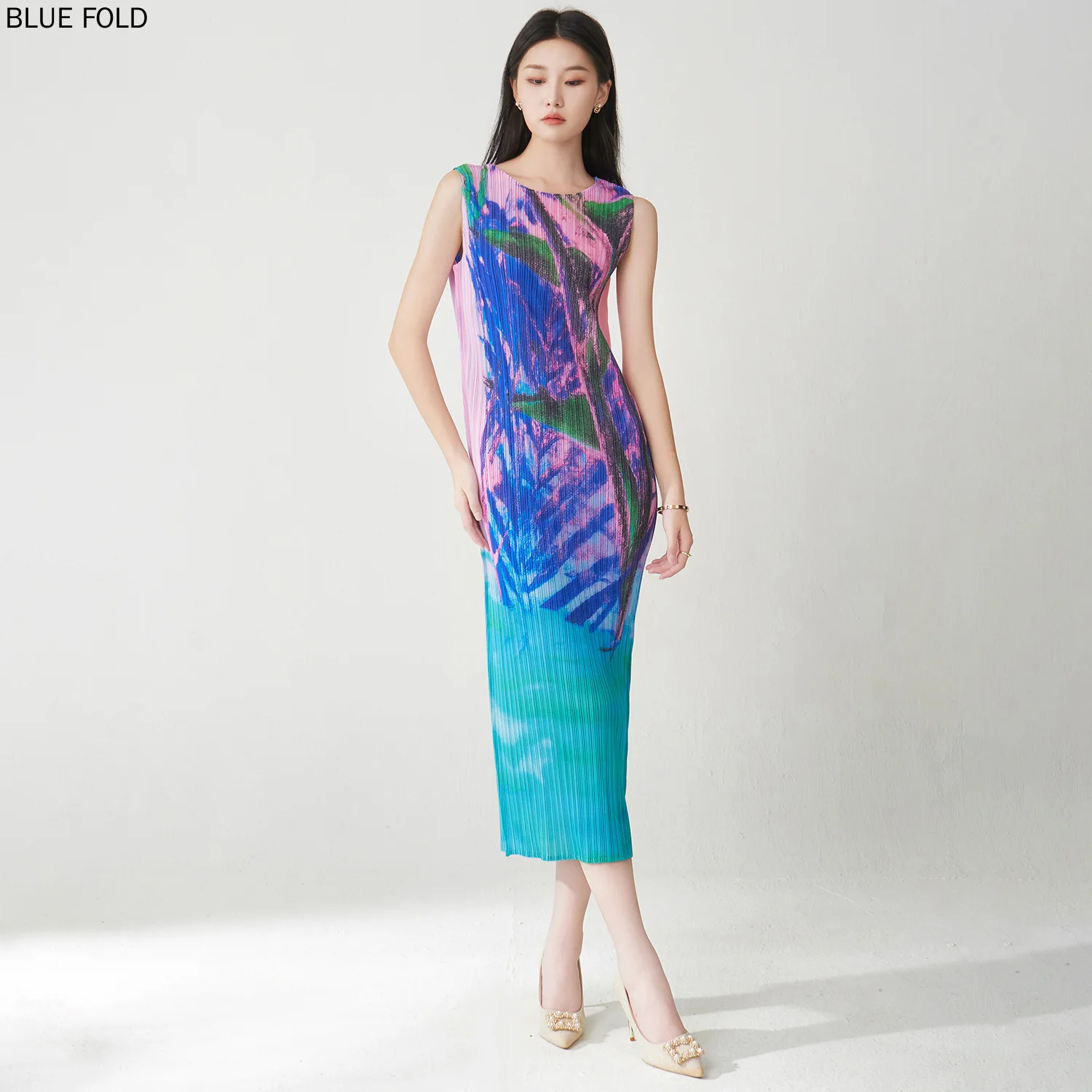 Vestido Miyake PLEATS sofisticado, lujoso y elegante, vestido de longitud media, patrón estampado perfecto para desplazamientos