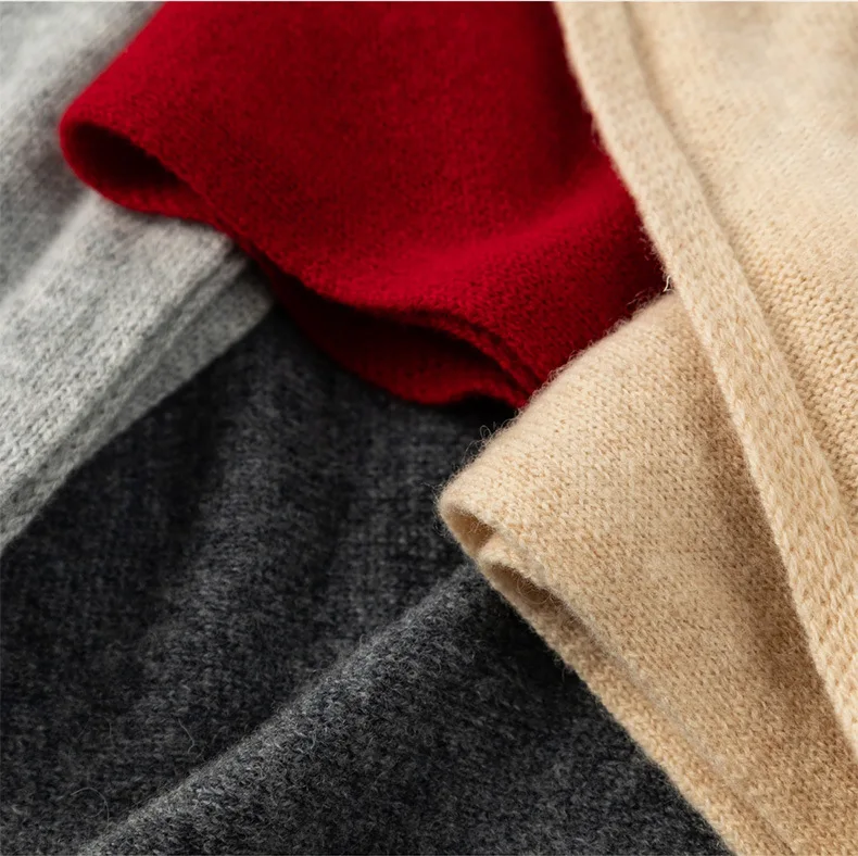 وشاح مثلث محبوك من الصوف بلون سادة