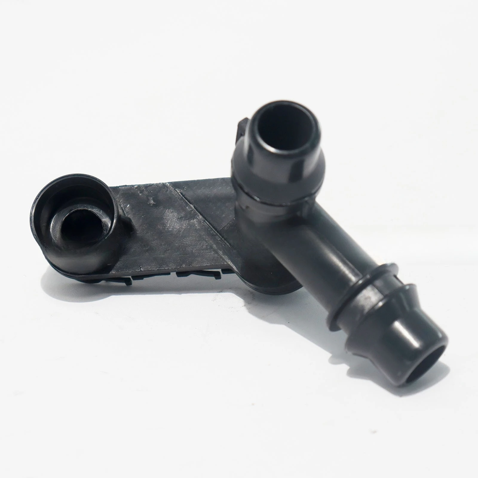 Automotive Parts Thermostat Cover Coolant Pipe 17111438820