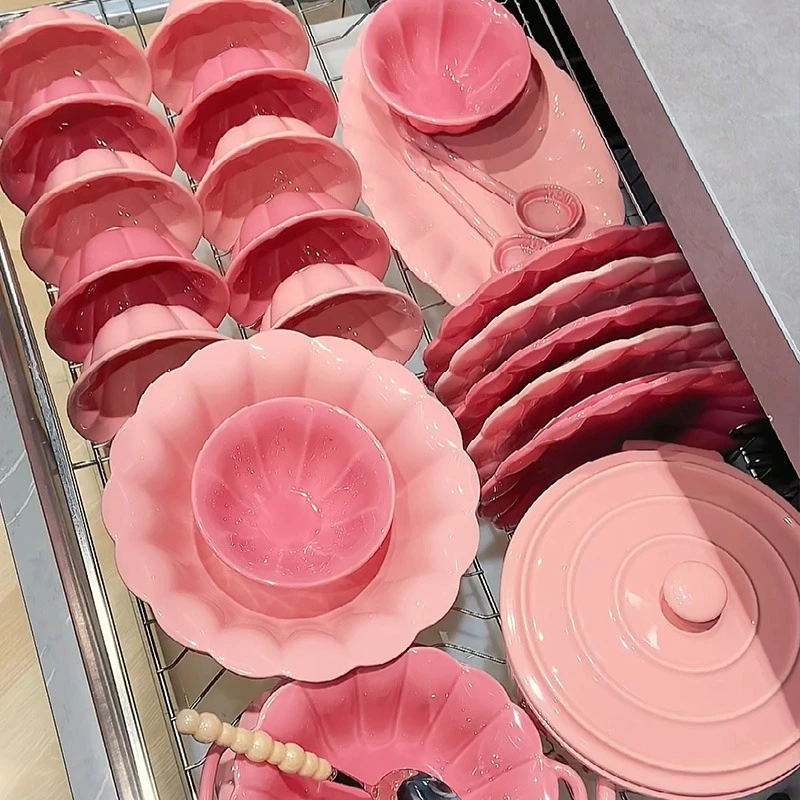 Household ceramic petal bowls and plates, with a high sense of appearance