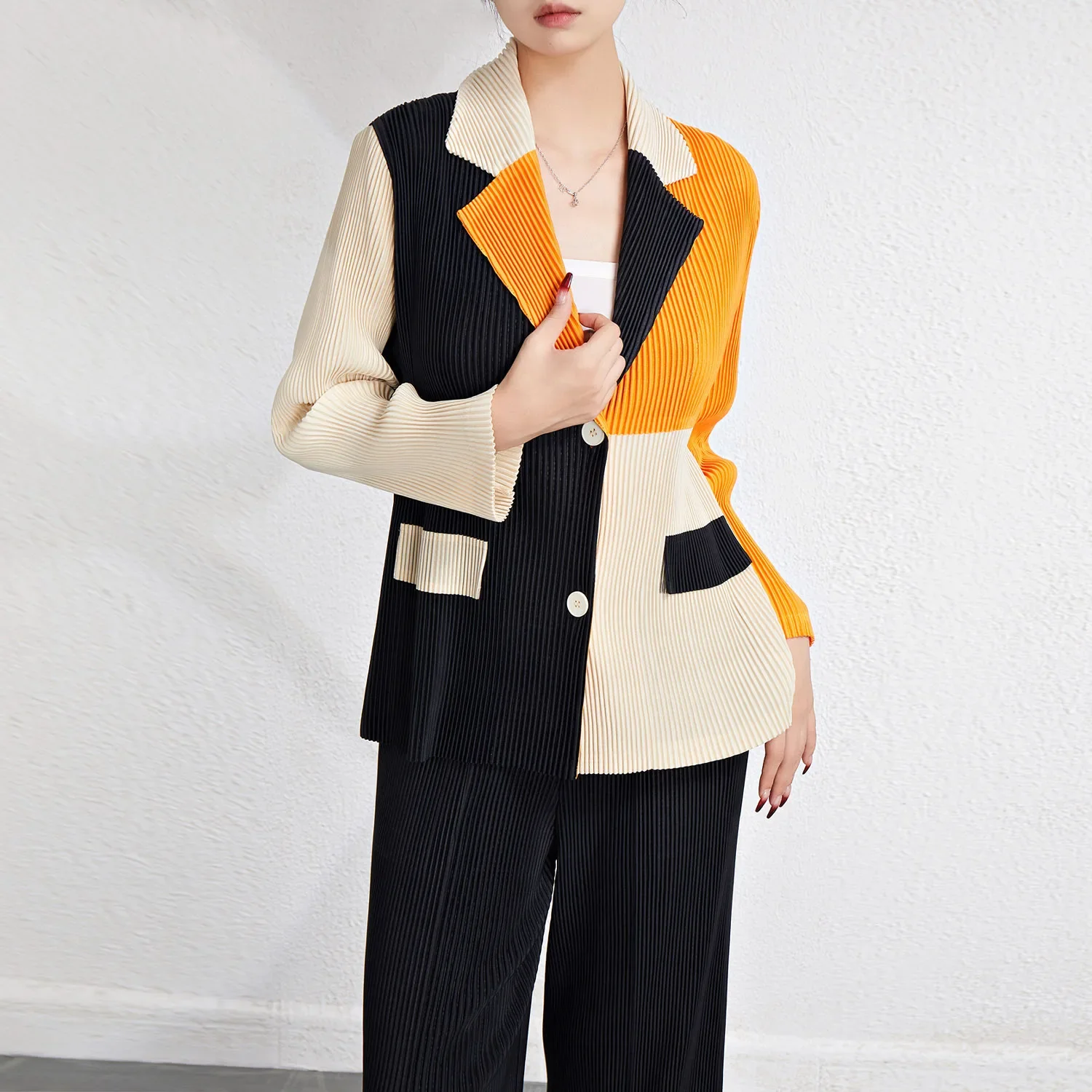 Design Sense Niche Patchwork Suit Jacket for Women Spring and Autumn 2024 New Pleated Casual Street Explosion Small Suit Set