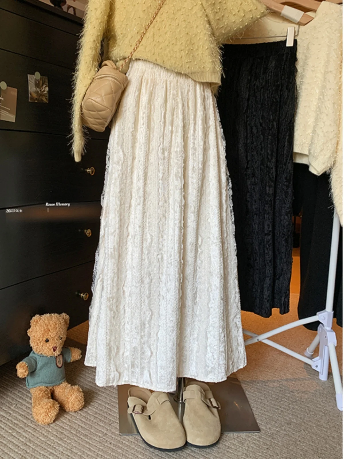 

Удобная бархатная юбка трапециевидной формы с высокой талией и кружевным пэчворком для женщин, мягкая шелковистая длина с тяжелой вышивкой, новинка осени 2023 г.