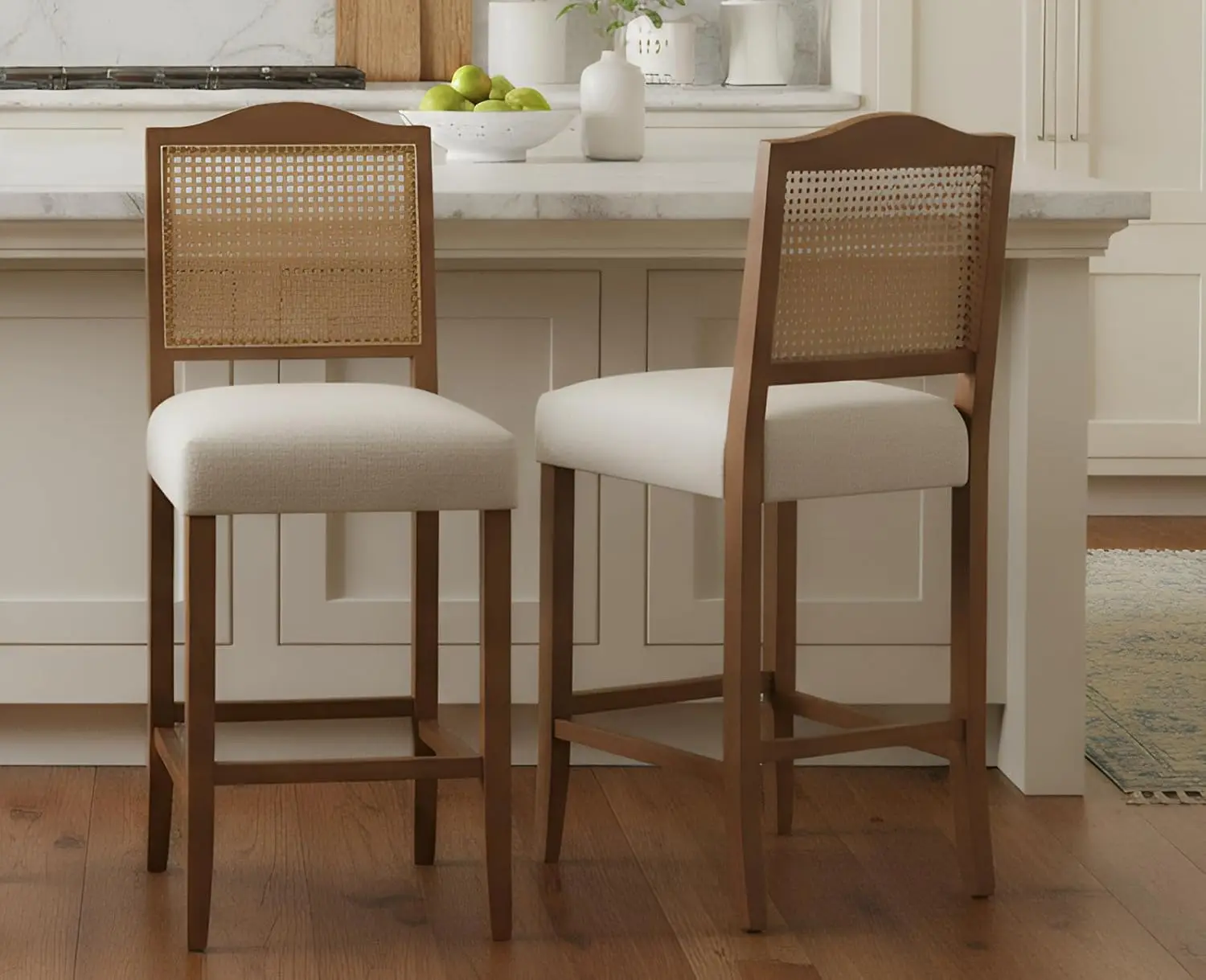 Set di 2 sgabelli da bar Farmhouse, schienale in rattan, imbottiti in lino, sedie da cucina ad altezza bancone beige 30'