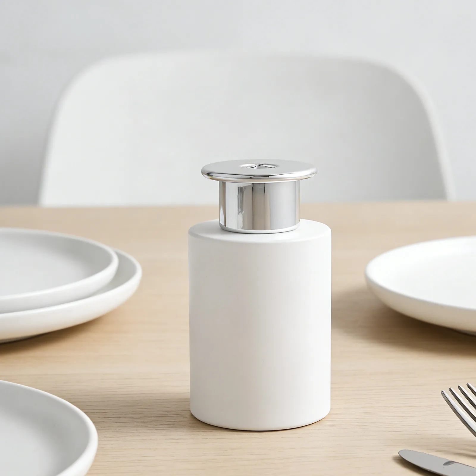 4Pcs Refillable Glass Diffuser Bottles Empty Cylindrical Aromatherapy Oil Container White Cap Essential Oil Diffuser Home