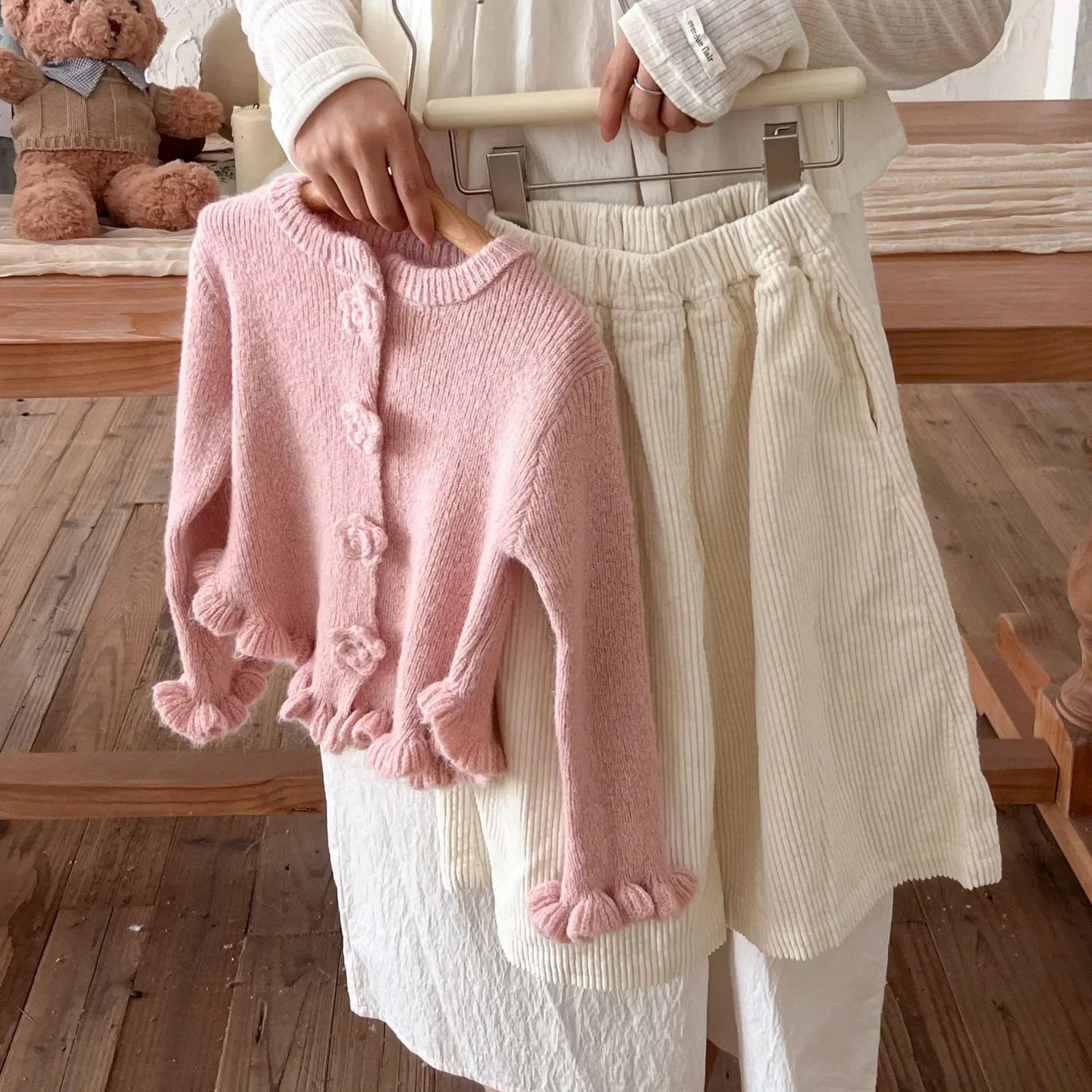 Girls Set 2024 Autumn New Korean Flower Sweater Cardigan Childrens Fashion Solid Color Pants Gentle Two Piece Set