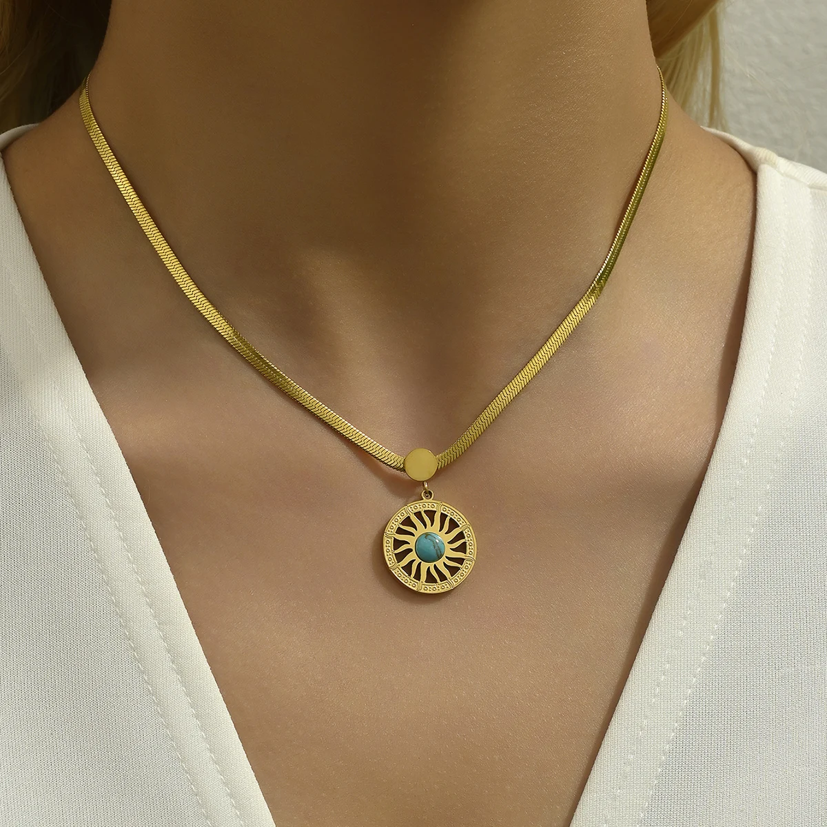 18k Gold Diamond Turquoise Titanium Steel Necklace For Women Light Luxury Accessories, Niche High-End Feeling Collarbone Chain