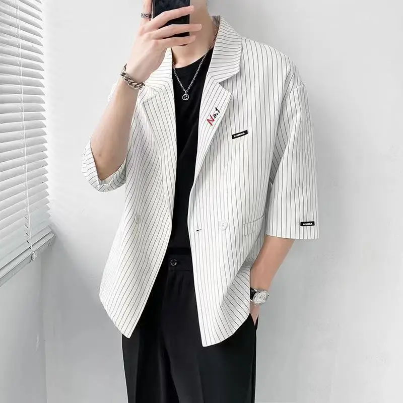 3-A21  Summer casual striped suit jacket for men with mid-length eeves, British style,some loose three-quarter sleeves, small su