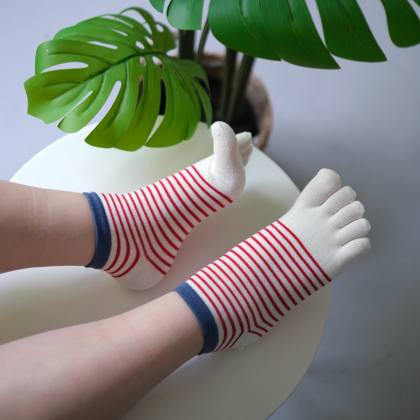 Short Women's Summer Five-Toe Socks, Thin Striped Split-Toe Socks, Odor-Resistant, Breathable Cotton Toe Socks, Seamless and Without Splicing