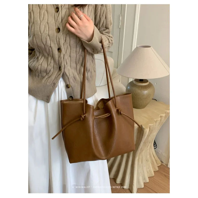 Tas Tote Wanita Elite Terbuat Dari Kulit Mikrofiber Menampilkan Tampilan Elegan Vintage Argentina yang Ringan dan Lembut ​