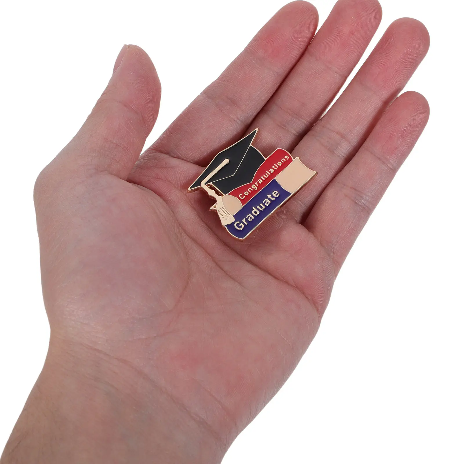 

Набор из 5 значков-брошей для выпускников 2026 года: эмалированные значки в виде диплома и шапочки, сувениры для выпускного вечера, подарки для учителей и студентов