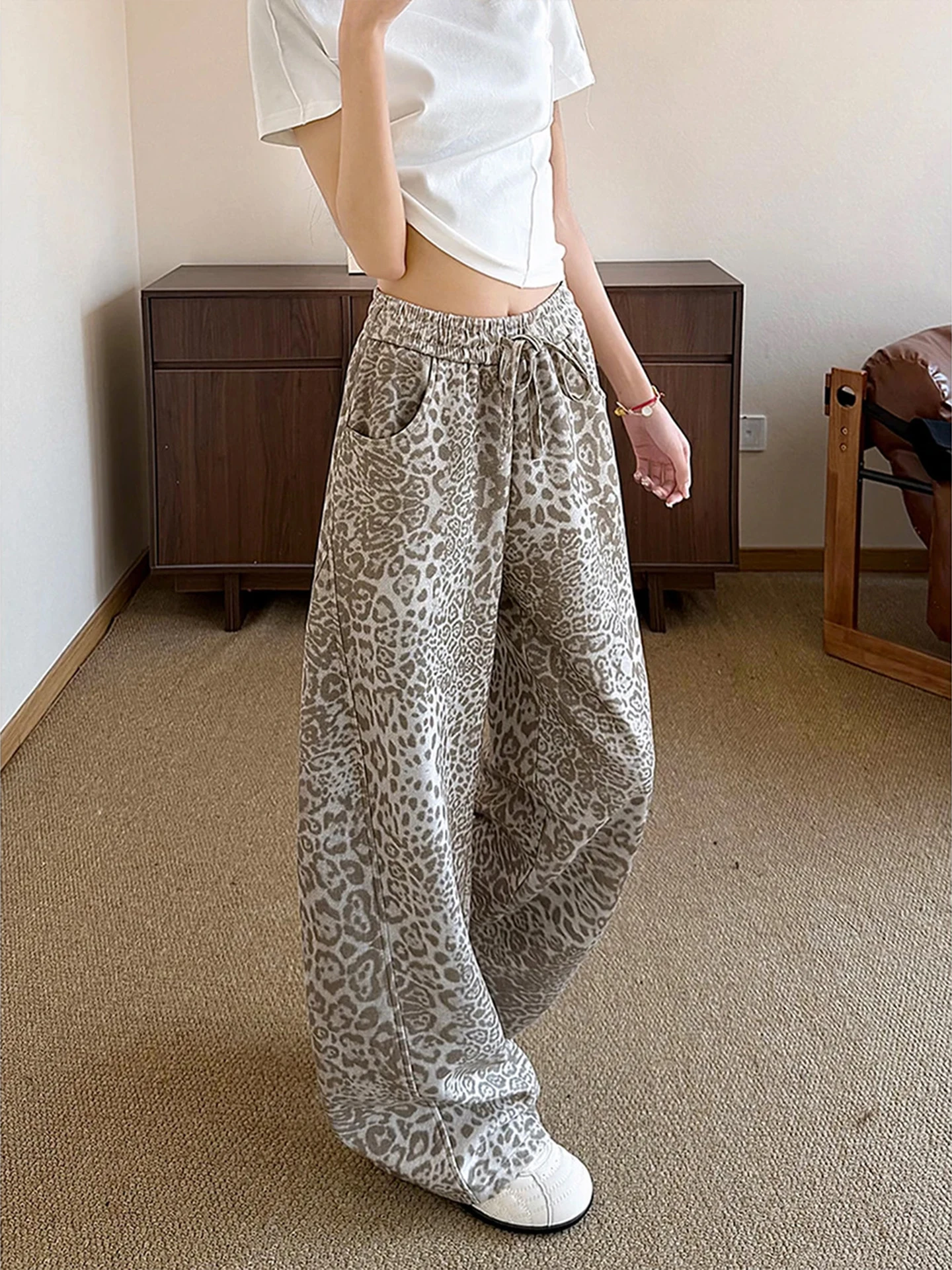 

American Style Wide Leg Sport Pants Men Women Spring Summer Jazz Dance Design Sense Hip Hop Leopard Print Trousers